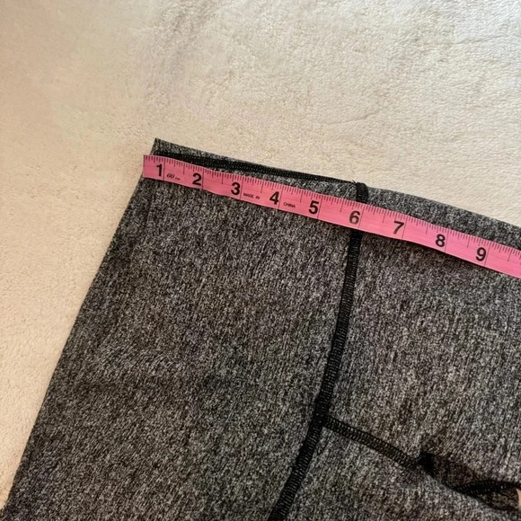 Lululemon Wunder Under Hi-Rise 7/8 Tight *25"
Heathered Black size 2 - Picture 12 of 13
